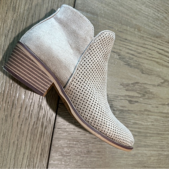 MIA Suede Ankle Booties Side Zip Size 6.5 Stone - Picture 8 of 9